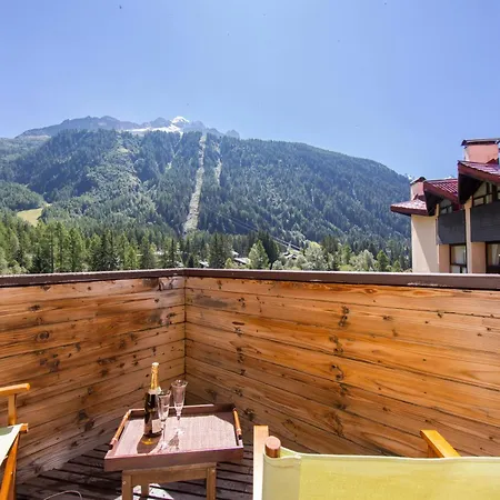 Grand Roc - Campanules 306 - Happy * Chamonix